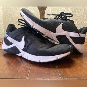 NIKE MEN’S LEGENT ESSENTIAL 2 / SIZE 10.5